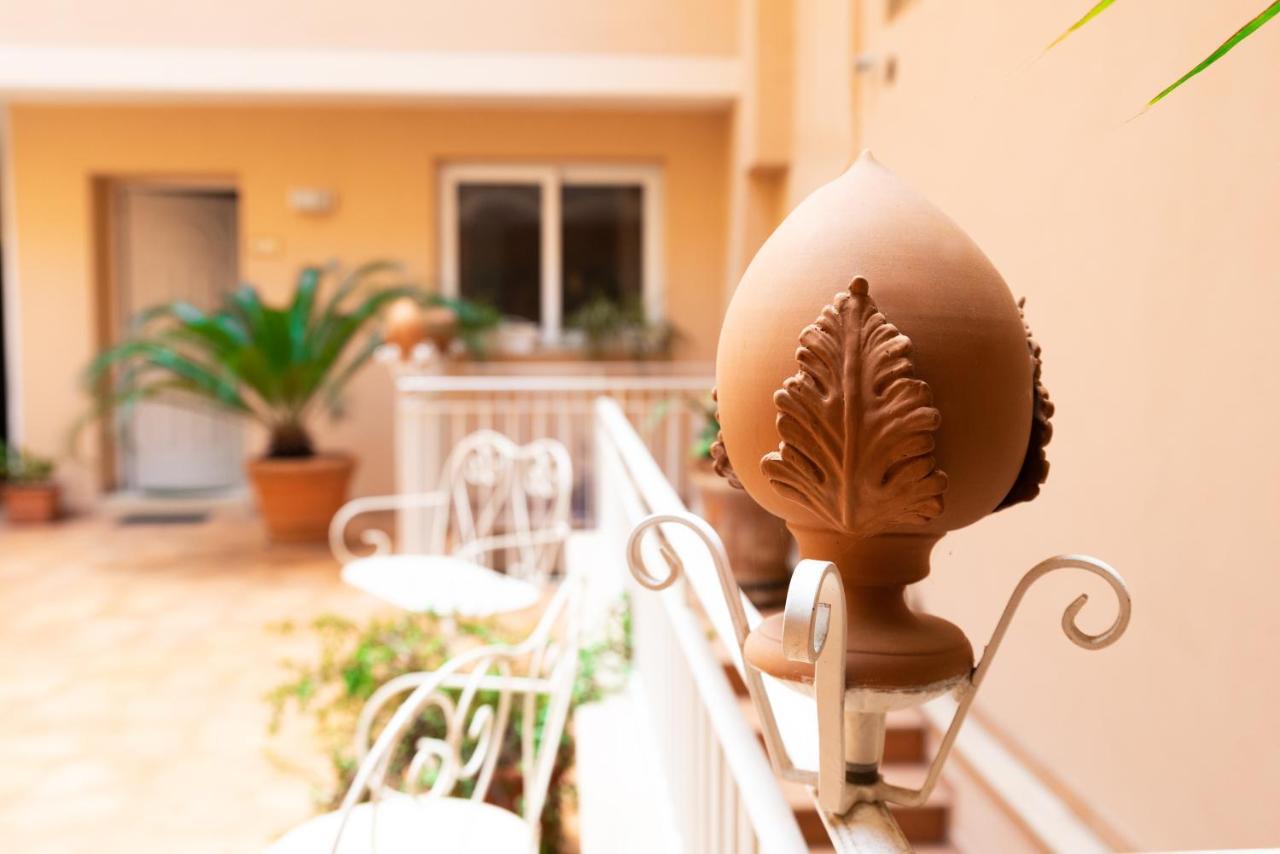 Il Cortile Delle Esperidi Apartment Лече Екстериор снимка