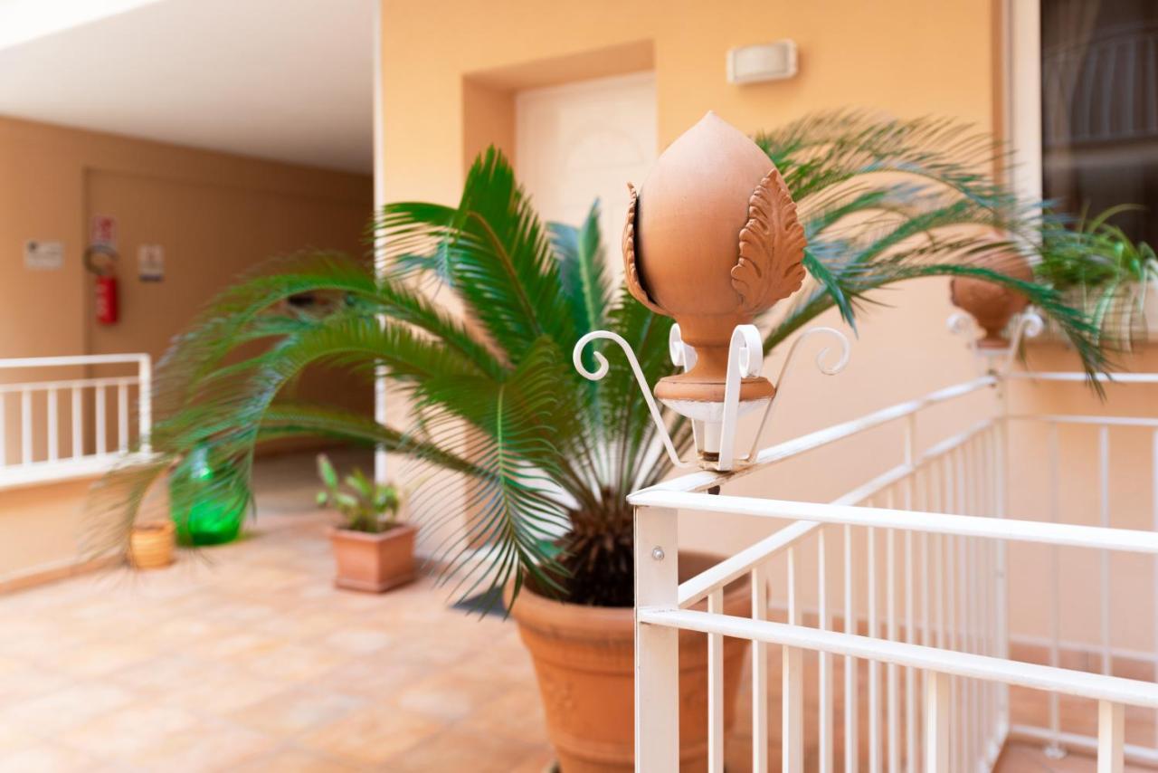 Il Cortile Delle Esperidi Apartment Лече Екстериор снимка