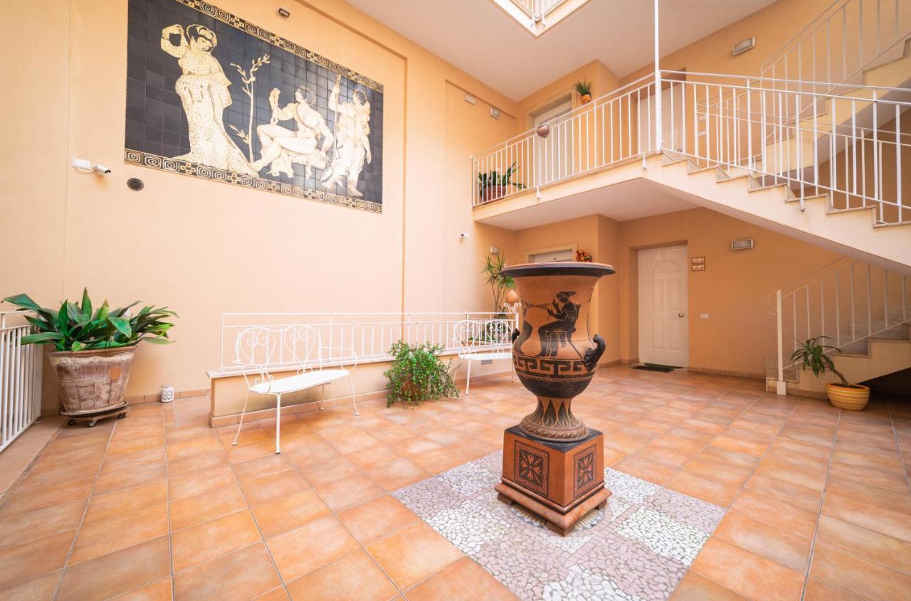 Il Cortile Delle Esperidi Apartment Лече Екстериор снимка
