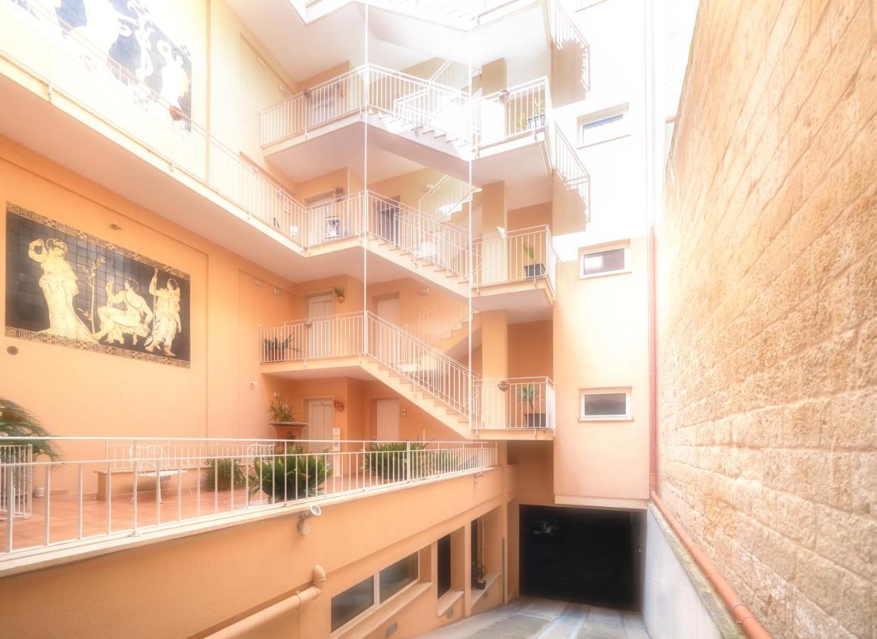 Il Cortile Delle Esperidi Apartment Лече Екстериор снимка